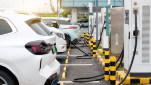 Na contramão de outros países, alta em venda de carros elétricos acelera no Brasil